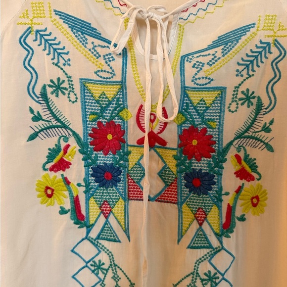 SOLITAIRE- Embroidered White Tunic Top - Picture 3 of 5